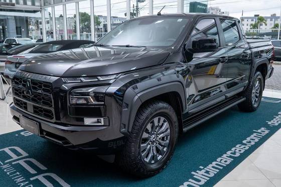 MITSUBISHI TRITON 2.4 BITURBO DIESEL CD HPE 4X4 AUTOMÁTICO
